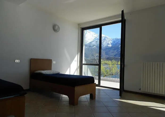 Lake Como Beach Hostel Hostel Domaso