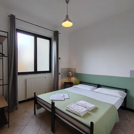 Albergue Lake Como Beach Hostel *