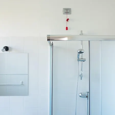 Albergue Lake Como Beach Hostel Domaso