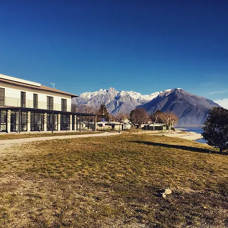 אכסניה Lake Como Beach Hostel