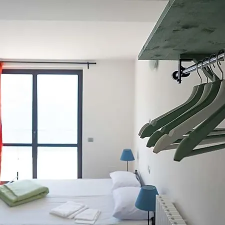 Lake Como Beach Hostel Hostel Domaso