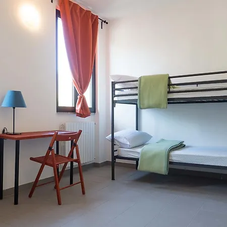 אכסניה Lake Como Beach Hostel דומאסו