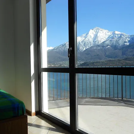 Albergue Lake Como Beach Hostel Domaso