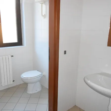 Lake Como Beach Hostel Albergue Domaso