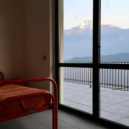 Albergue Lake Como Beach Hostel *