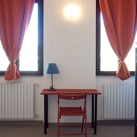 Lake Como Beach Hostel 호스텔