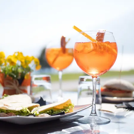 Lake Como Beach Hostel 호스텔 도마소
