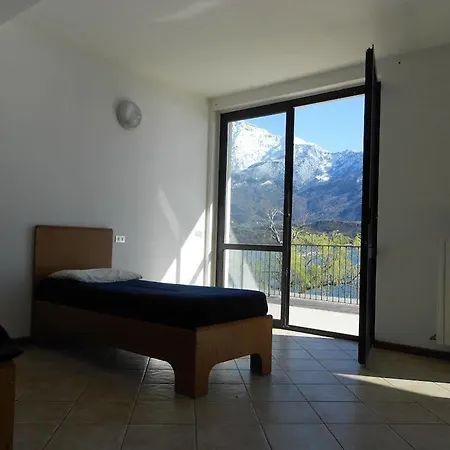 Lake Como Beach Hostel 호스텔 도마소