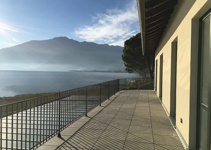 旅馆 科莫湖海滩旅馆 *