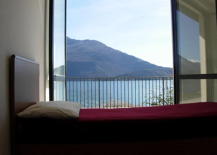 科莫湖海滩旅馆
